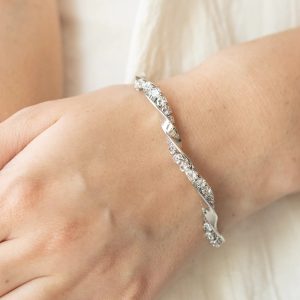 Twisted Twinkle - White Bracelet (OS) - B:A6