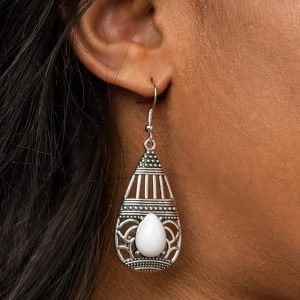 Eastern Essence - White Earring (OS) - B:A4
